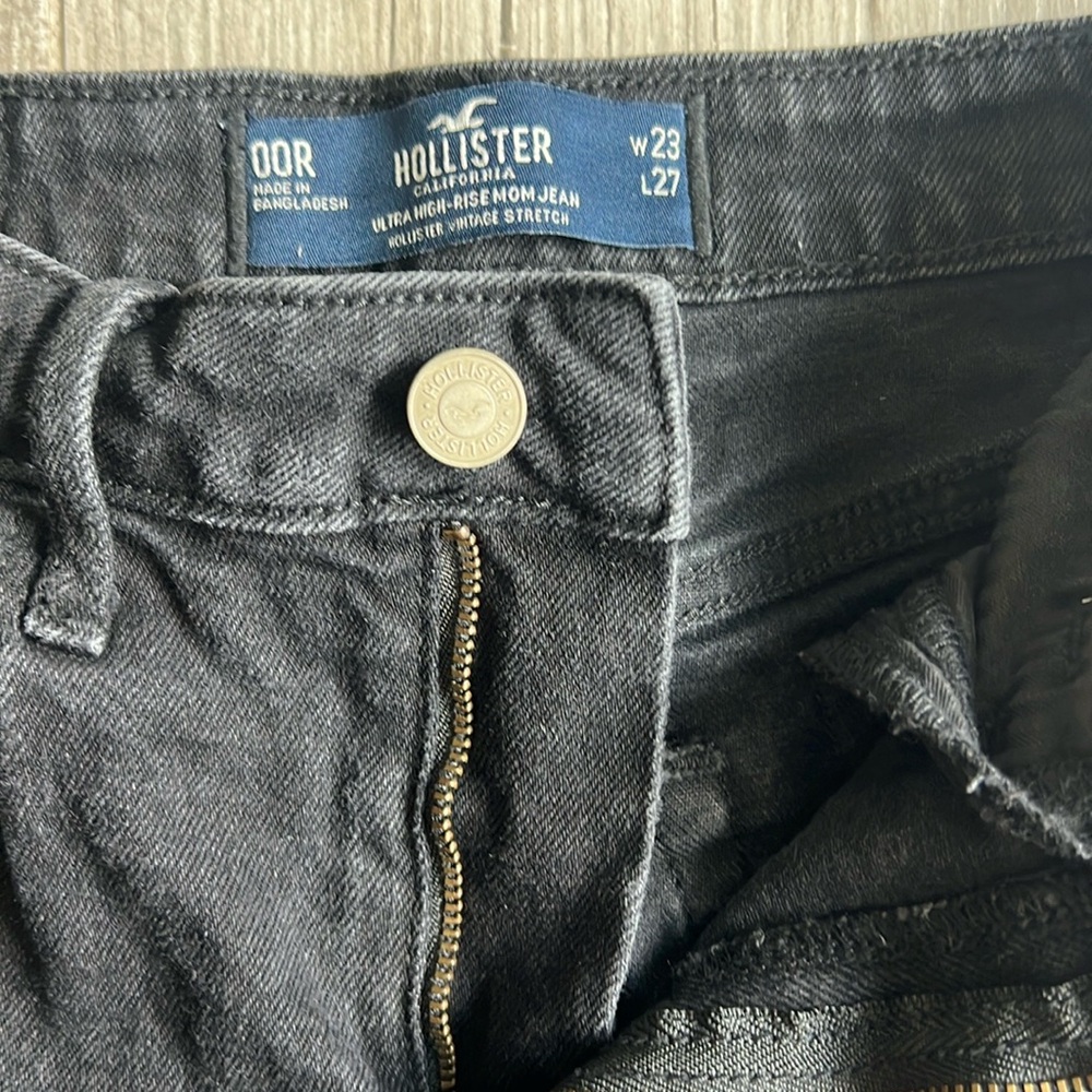 Hollister Vintage Stretch Ultra-High Rise Mom Jean Size 00R Black Raw Hem